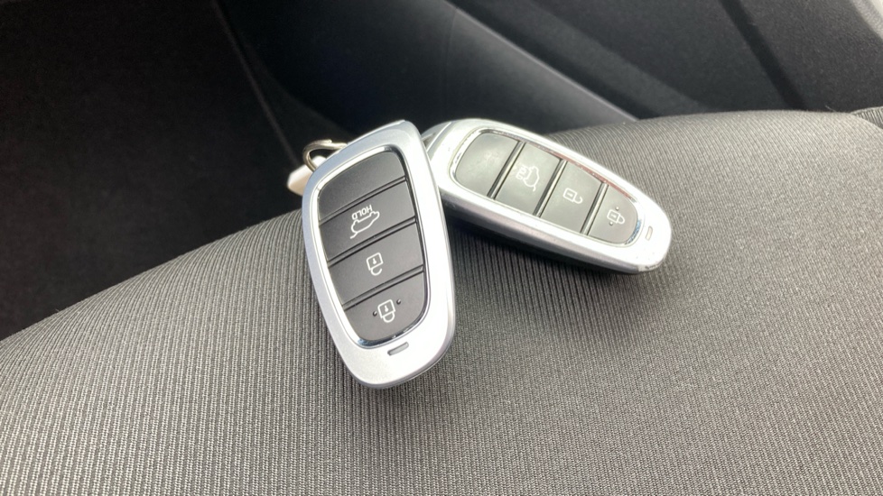 Hyundai TUCSON 1.6 TGDi Premium 5dr 2WD Petrol Estate - Image 19