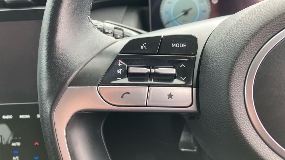 Hyundai TUCSON 1.6 TGDi Premium 5dr 2WD Petrol Estate - Image 30