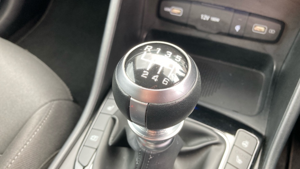 Hyundai TUCSON 1.6 TGDi Premium 5dr 2WD Petrol Estate - Image 35