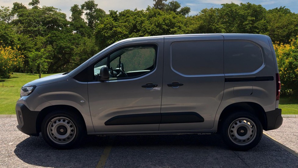 Peugeot Partner Standard Diesel 1.5 BlueHDi 100 Professional Van - Image 4