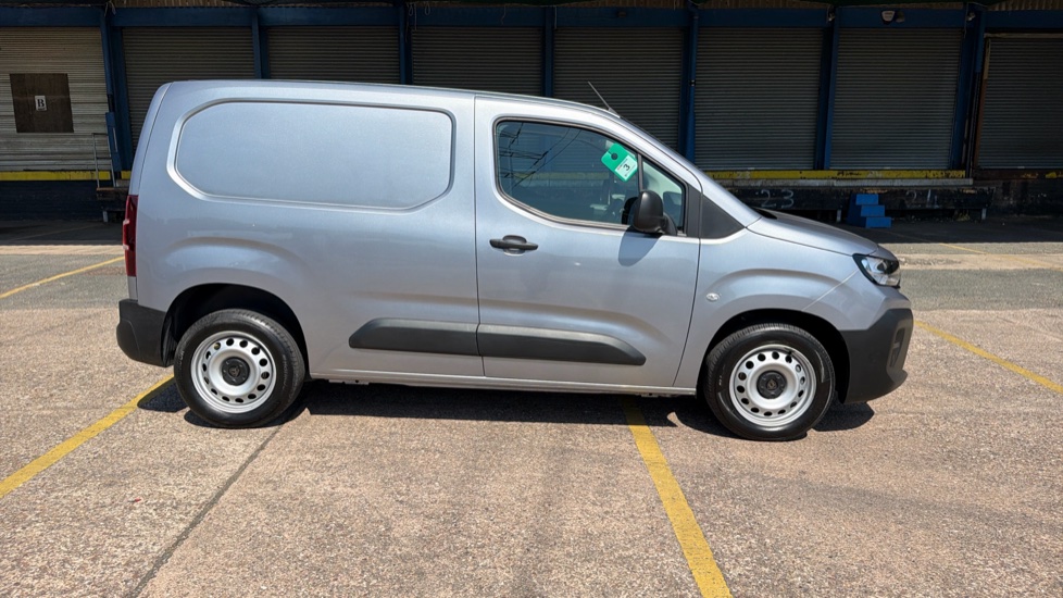 Peugeot Partner Standard Diesel 1.5 BlueHDi 100 Professional Van - Image 9