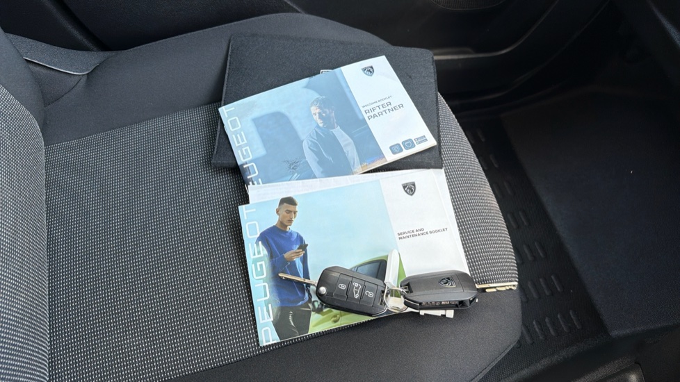 Peugeot Partner Standard Diesel 1.5 BlueHDi 100 Professional Van - Image 20