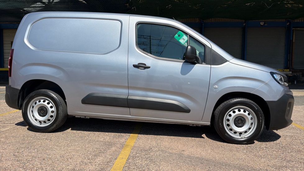 Peugeot Partner Standard Diesel 1.5 BlueHDi 100 Professional Van - Image 33