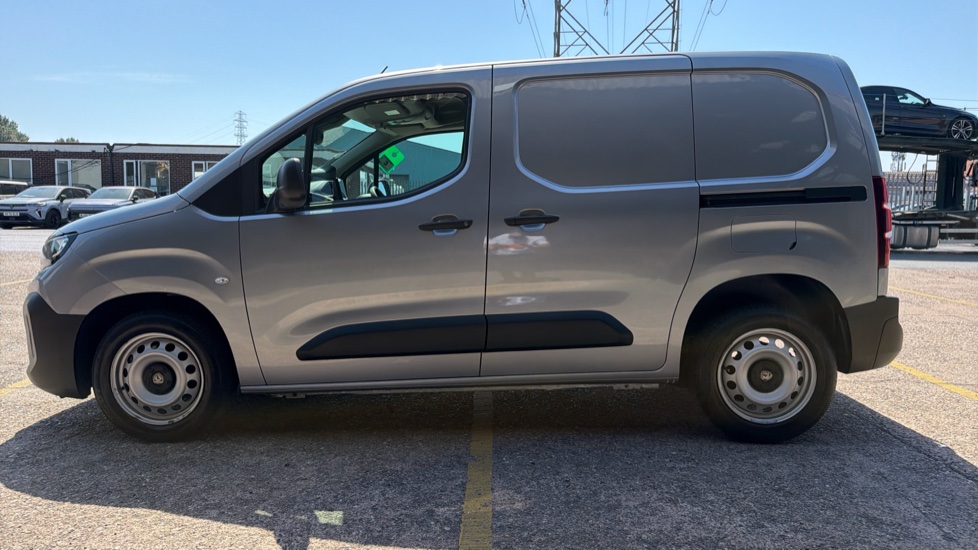 Peugeot Partner Standard Diesel 1.5 BlueHDi 100 Professional Van - Image 37