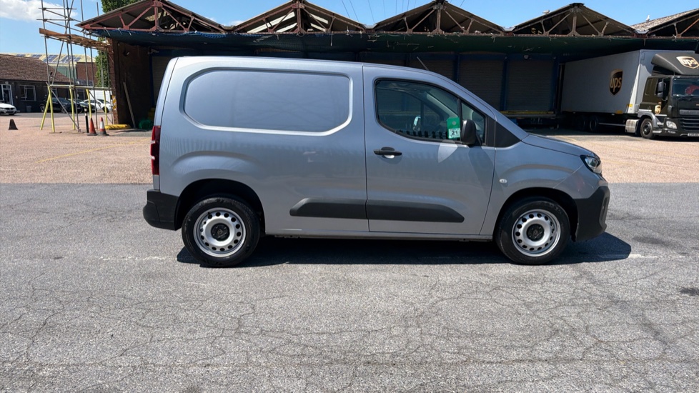 Peugeot Partner Standard Diesel 1.5 BlueHDi 100 Professional Van - Image 9