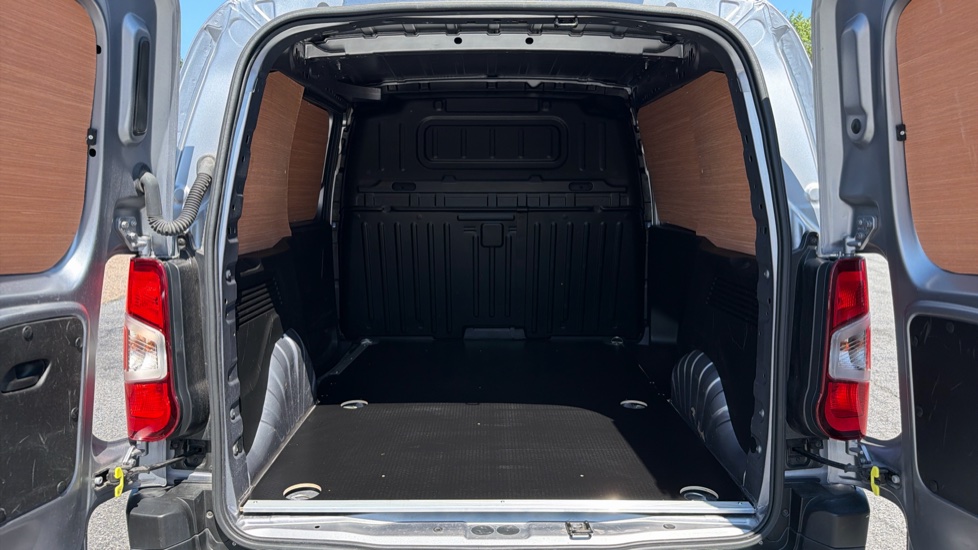 Peugeot Partner Standard Diesel 1.5 BlueHDi 100 Professional Van - Image 12