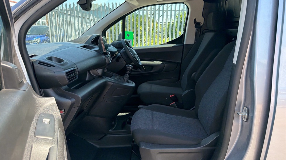 Peugeot Partner Standard Diesel 1.5 BlueHDi 100 Professional Van - Image 13