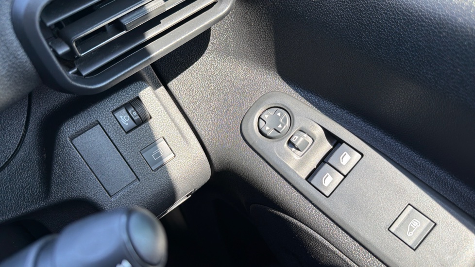 Peugeot Partner Standard Diesel 1.5 BlueHDi 100 Professional Van - Image 29