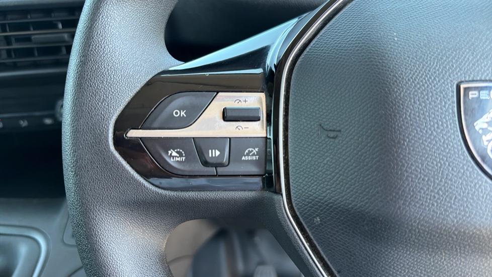 Peugeot Partner Standard Diesel 1.5 BlueHDi 100 Professional Van - Image 32