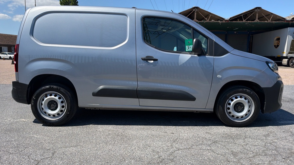 Peugeot Partner Standard Diesel 1.5 BlueHDi 100 Professional Van - Image 40