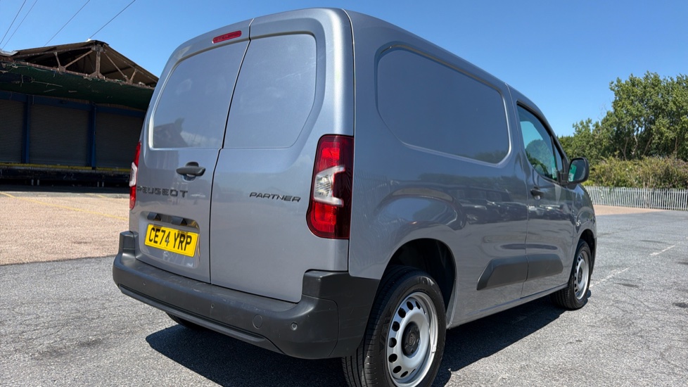 Peugeot Partner Standard Diesel 1.5 BlueHDi 100 Professional Van - Image 41