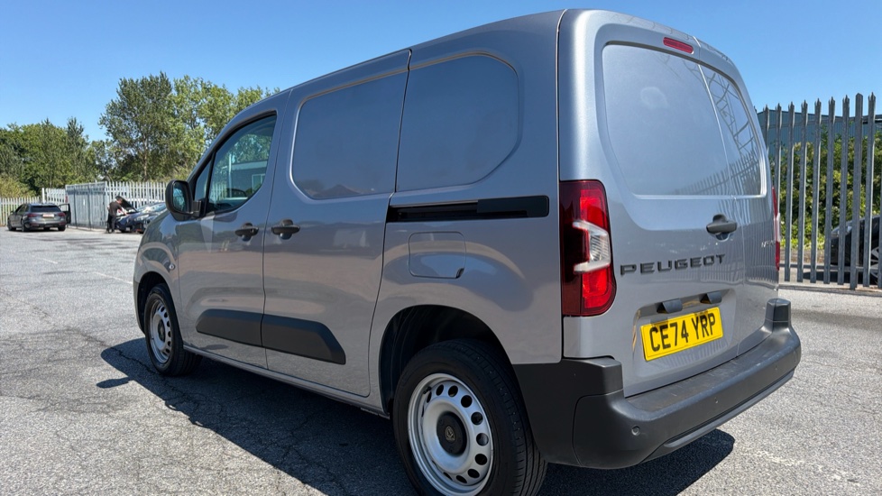 Peugeot Partner Standard Diesel 1.5 BlueHDi 100 Professional Van - Image 43