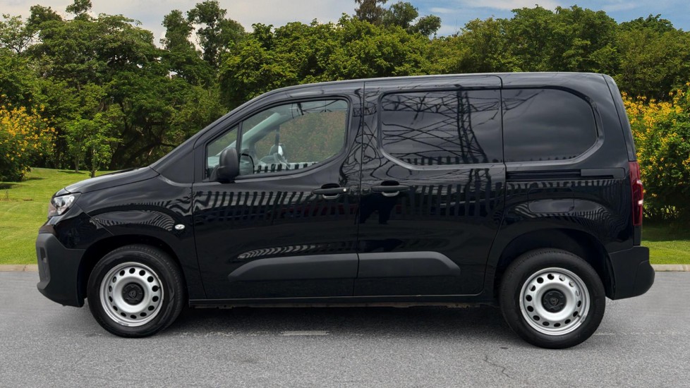 Peugeot Partner Standard Diesel 1.5 BlueHDi 100 Professional Van - Image 4