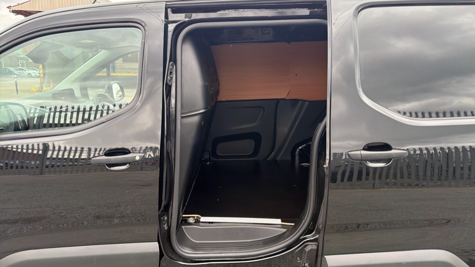 Peugeot Partner Standard Diesel 1.5 BlueHDi 100 Professional Van - Image 5