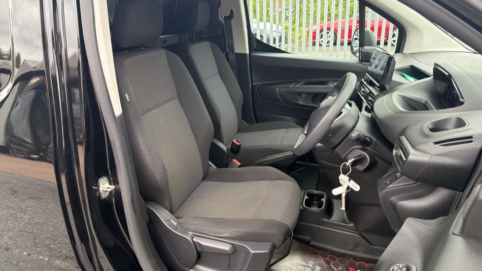 Peugeot Partner Standard Diesel 1.5 BlueHDi 100 Professional Van - Image 6