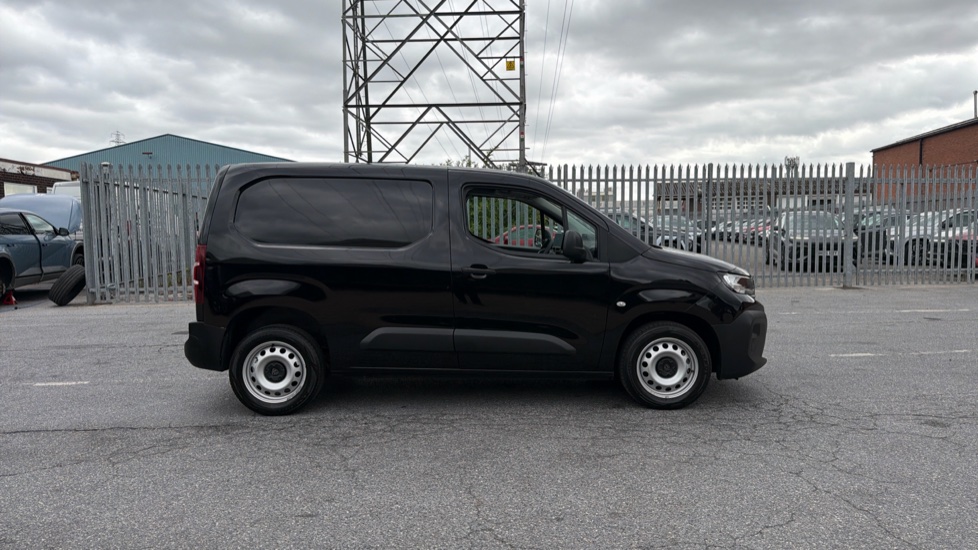 Peugeot Partner Standard Diesel 1.5 BlueHDi 100 Professional Van - Image 9