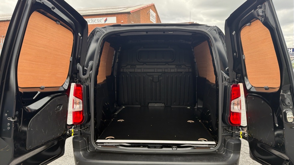 Peugeot Partner Standard Diesel 1.5 BlueHDi 100 Professional Van - Image 12