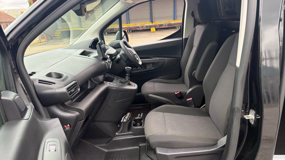 Peugeot Partner Standard Diesel 1.5 BlueHDi 100 Professional Van - Image 13