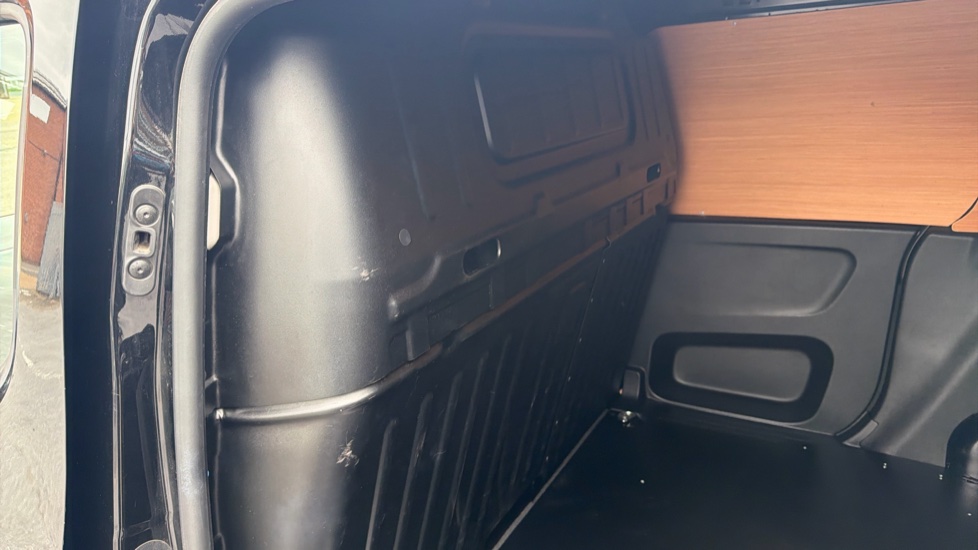 Peugeot Partner Standard Diesel 1.5 BlueHDi 100 Professional Van - Image 18
