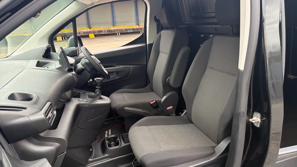 Peugeot Partner Standard Diesel 1.5 BlueHDi 100 Professional Van - Image 22