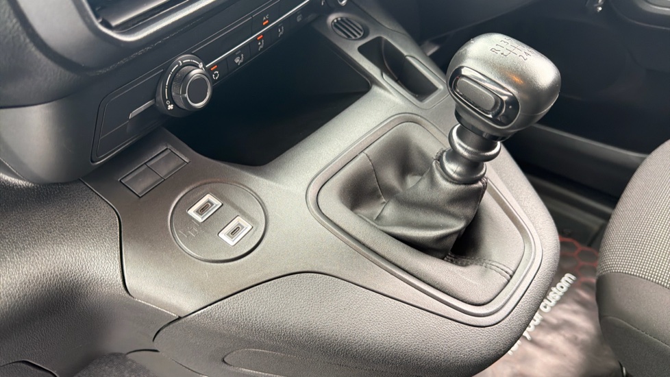 Peugeot Partner Standard Diesel 1.5 BlueHDi 100 Professional Van - Image 26
