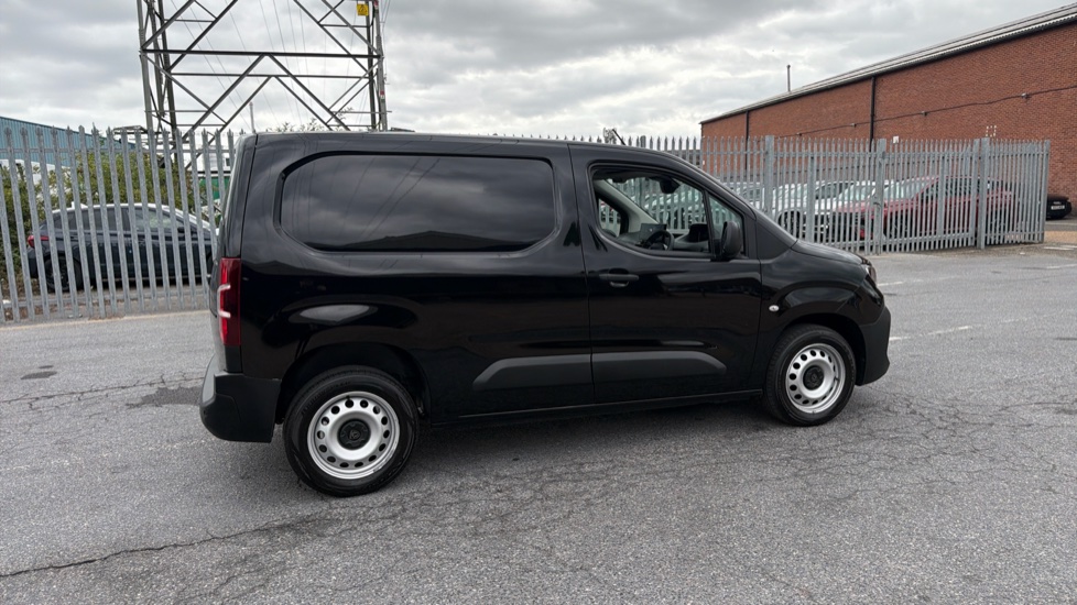 Peugeot Partner Standard Diesel 1.5 BlueHDi 100 Professional Van - Image 40