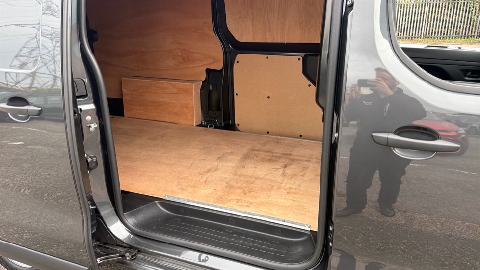 Vauxhall Vivaro L2 Diesel 2.0 Turbo D 145 Prime H1 Van Auto - Image 5