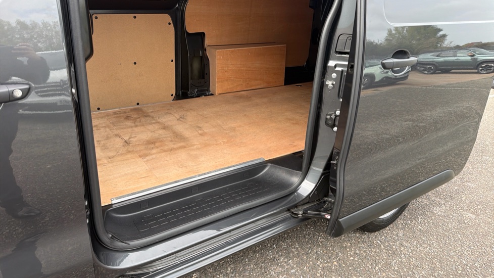 Vauxhall Vivaro L2 Diesel 2.0 Turbo D 145 Prime H1 Van Auto - Image 41