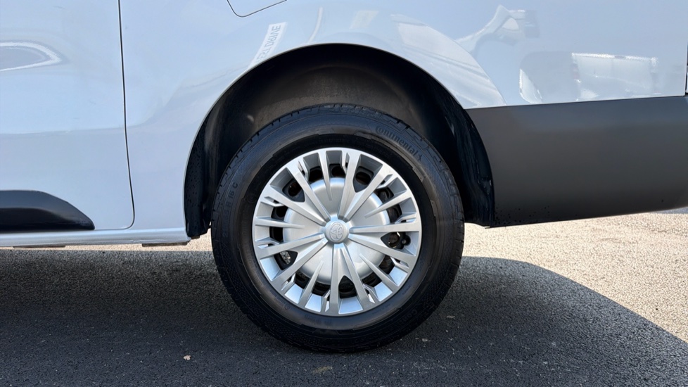 Toyota Proace L2 Diesel 2.0D 145 Icon Van - Image 17