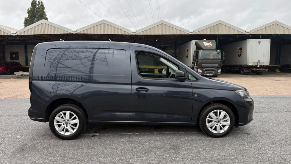 Volkswagen Caddy Cargo C20 Diesel 2.0 TDI 122PS Commerce Pro Van DSG [Tech Pack] - Image 9