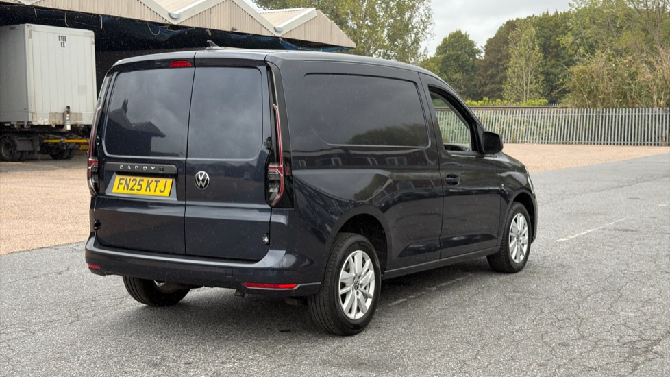 Volkswagen Caddy Cargo C20 Diesel 2.0 TDI 122PS Commerce Pro Van DSG [Tech Pack] - Image 10