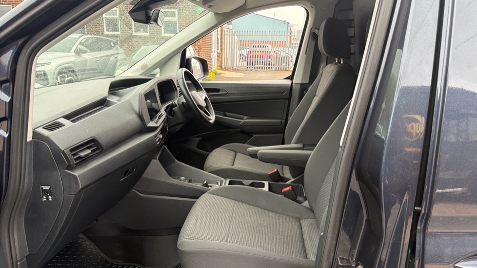 Volkswagen Caddy Cargo C20 Diesel 2.0 TDI 122PS Commerce Pro Van DSG [Tech Pack] - Image 13