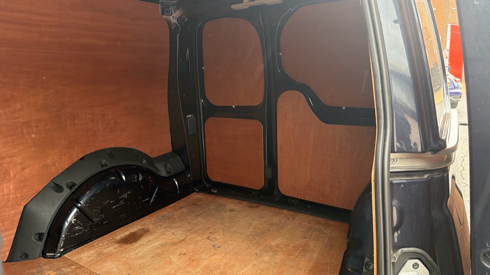 Volkswagen Caddy Cargo C20 Diesel 2.0 TDI 122PS Commerce Pro Van DSG [Tech Pack] - Image 14