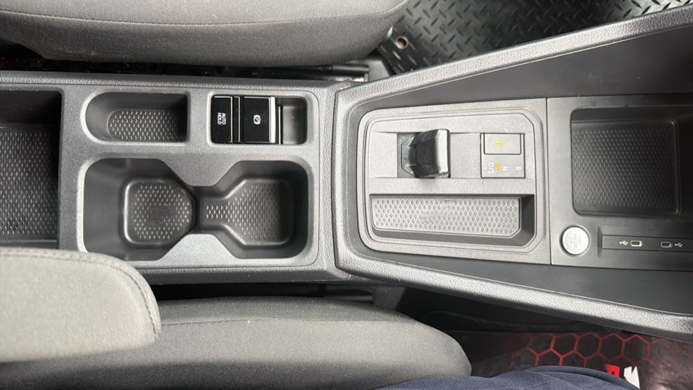 Volkswagen Caddy Cargo C20 Diesel 2.0 TDI 122PS Commerce Pro Van DSG [Tech Pack] - Image 26