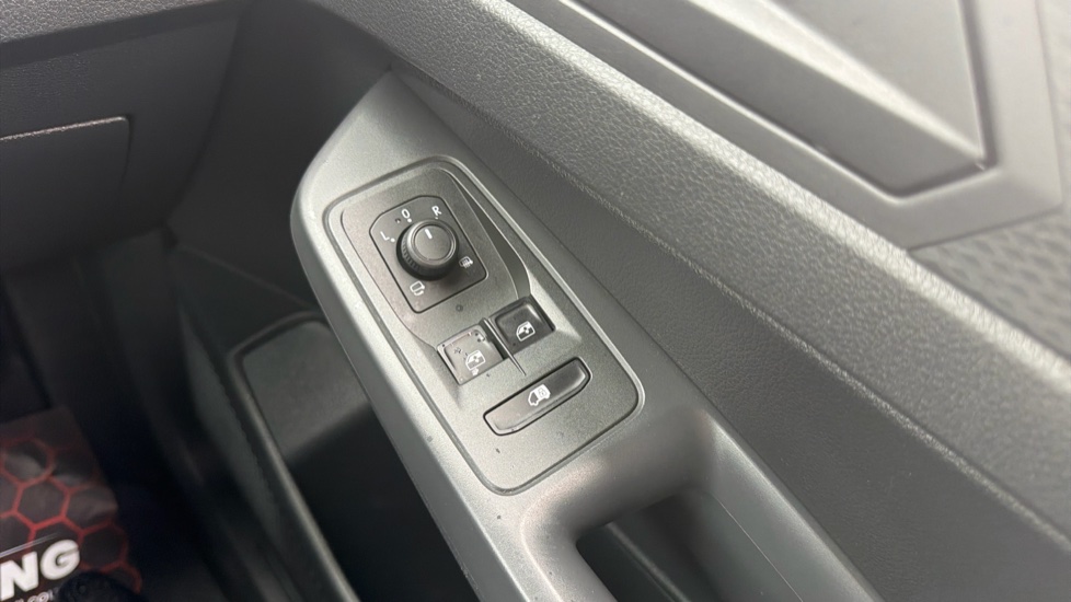 Volkswagen Caddy Cargo C20 Diesel 2.0 TDI 122PS Commerce Pro Van DSG [Tech Pack] - Image 30