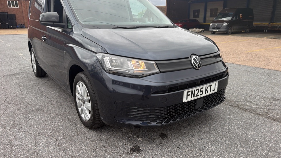 Volkswagen Caddy Cargo C20 Diesel 2.0 TDI 122PS Commerce Pro Van DSG [Tech Pack] - Image 37