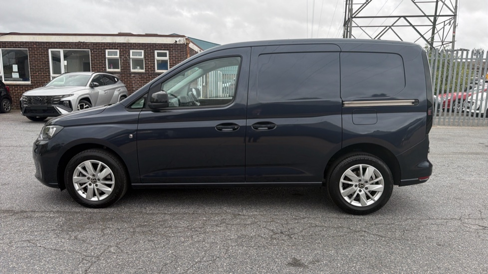 Volkswagen Caddy Cargo C20 Diesel 2.0 TDI 122PS Commerce Pro Van DSG [Tech Pack] - Image 40