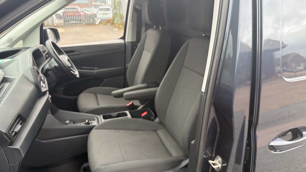 Volkswagen Caddy Cargo C20 Diesel 2.0 TDI 122PS Commerce Pro Van DSG [Tech Pack] - Image 42