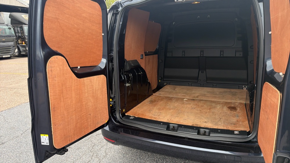 Volkswagen Caddy Cargo C20 Diesel 2.0 TDI 122PS Commerce Pro Van DSG [Tech Pack] - Image 45