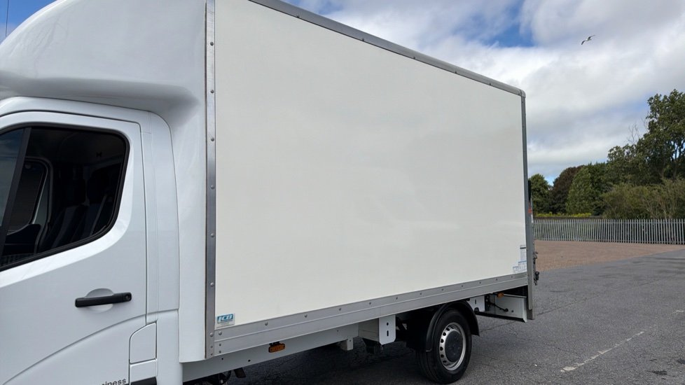 Renault Master Lwb Diesel Fwd LL35 ENERGYdCi 145 Business Luton Box Van [20m3] - Image 5