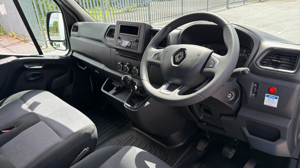 Renault Master Lwb Diesel Fwd LL35 ENERGYdCi 145 Business Luton Box Van [20m3] - Image 6
