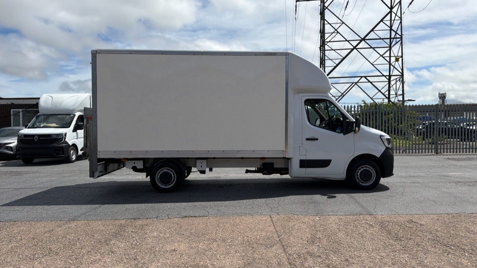Renault Master Lwb Diesel Fwd LL35 ENERGYdCi 145 Business Luton Box Van [20m3] - Image 9