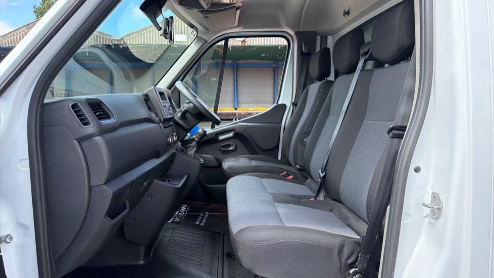 Renault Master Lwb Diesel Fwd LL35 ENERGYdCi 145 Business Luton Box Van [20m3] - Image 13