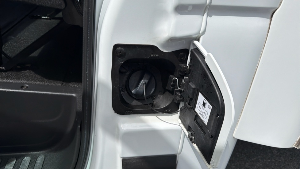 Renault Master Lwb Diesel Fwd LL35 ENERGYdCi 145 Business Luton Box Van [20m3] - Image 22