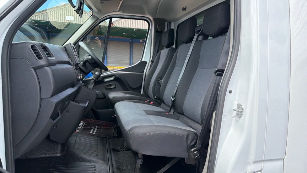 Renault Master Lwb Diesel Fwd LL35 ENERGYdCi 145 Business Luton Box Van [20m3] - Image 25