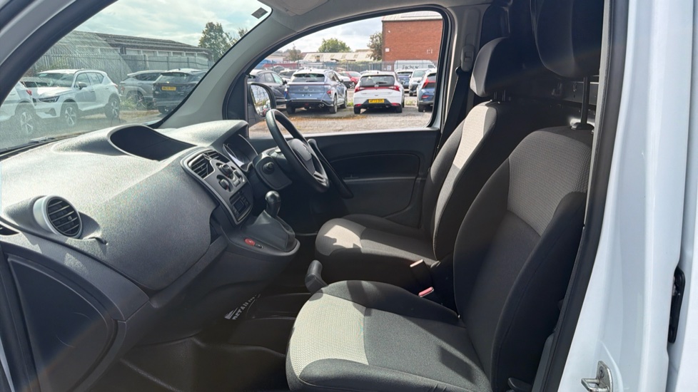 Renault Kangoo Maxi Ze Electric LL21 44kW 33kWh Business i-Van Auto - Image 13
