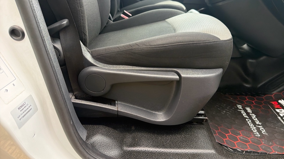 Renault Kangoo Maxi Ze Electric LL21 44kW 33kWh Business i-Van Auto - Image 33