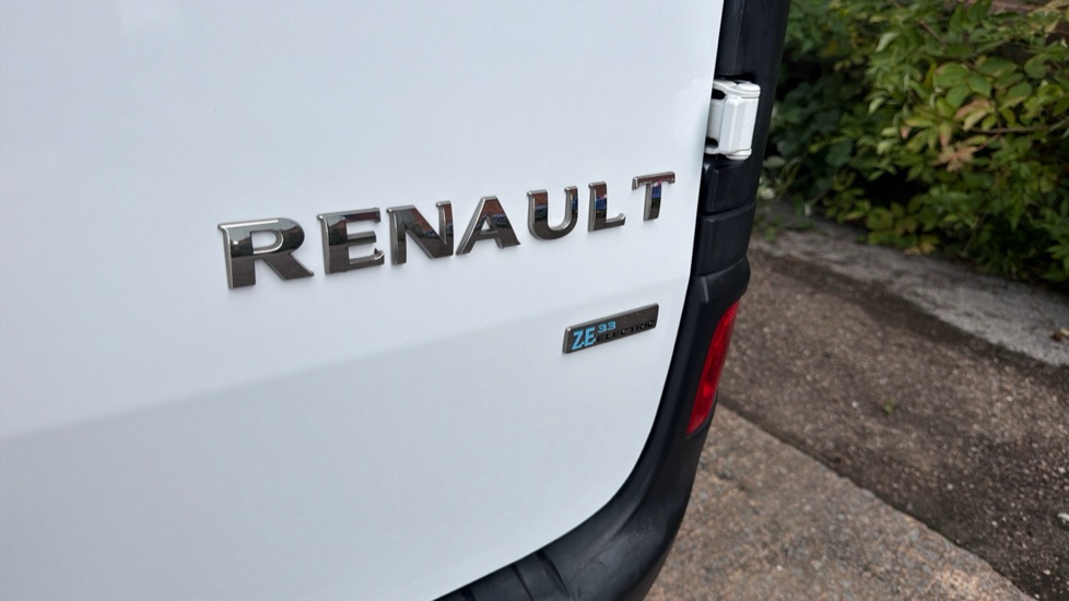 Renault Kangoo Maxi Ze Electric LL21 44kW 33kWh Business i-Van Auto - Image 41