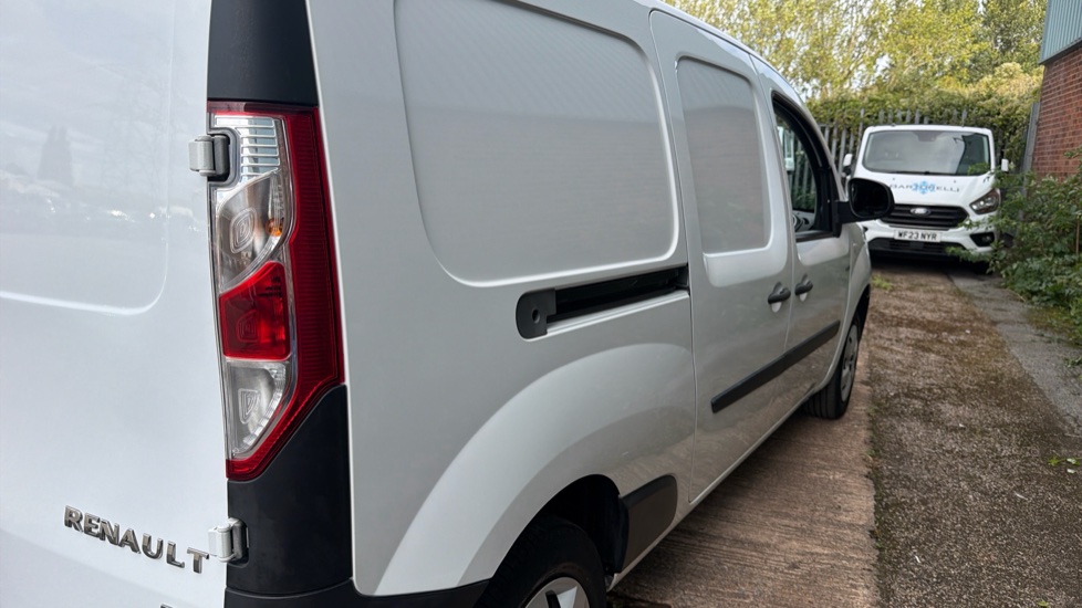 Renault Kangoo Maxi Ze Electric LL21 44kW 33kWh Business i-Van Auto - Image 44