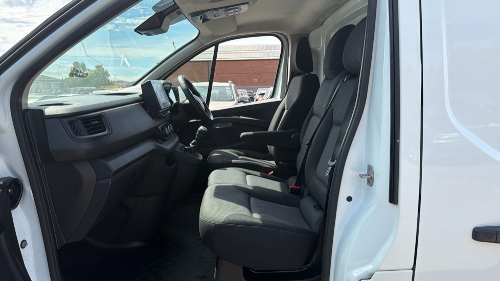 Renault Trafic Lwb Diesel LL30 Blue dCi 130 Advance [Safety] Van - Image 13